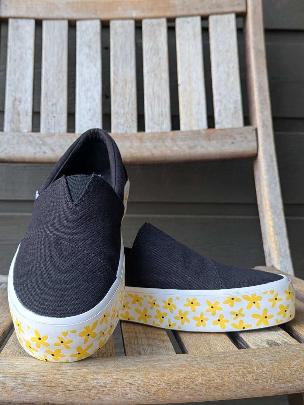 Toms Fenix Platform Black Daisies Sneaker Size 8.5